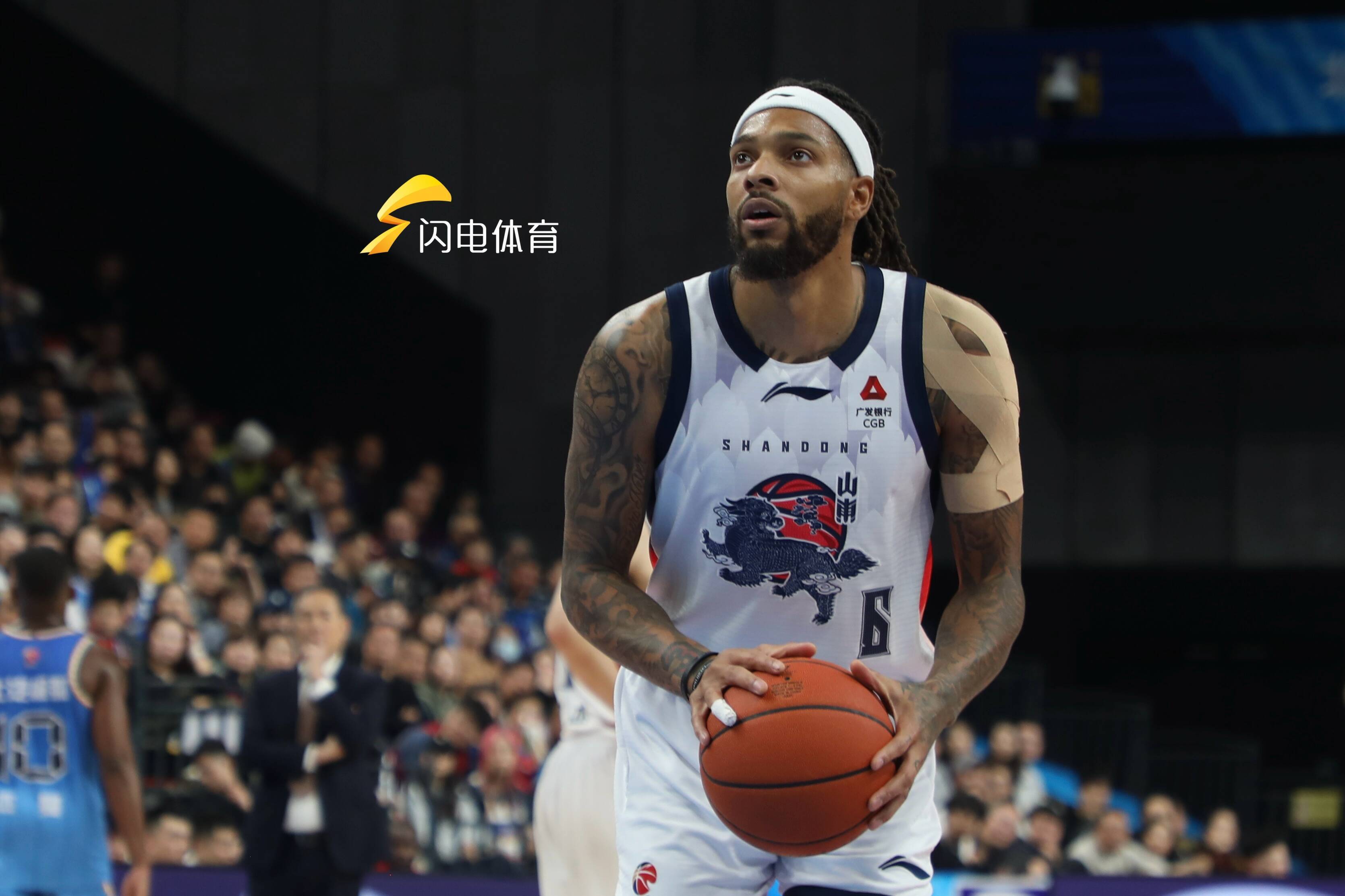 星空体育-挺进俱乐部杯四强！山东高速男篮89-88险胜浙江